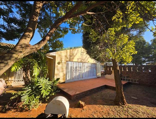 3 BEDROOM HOUSE FOR SALE IN GREENHILLS